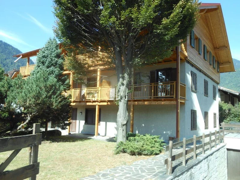 Pinzolo building