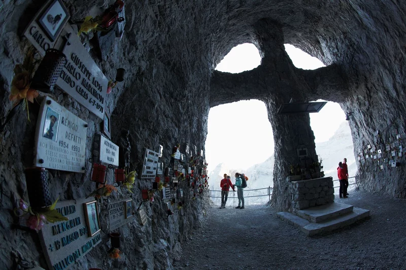 Berghütte „Fratelli Garbari ai XII Apostoli“