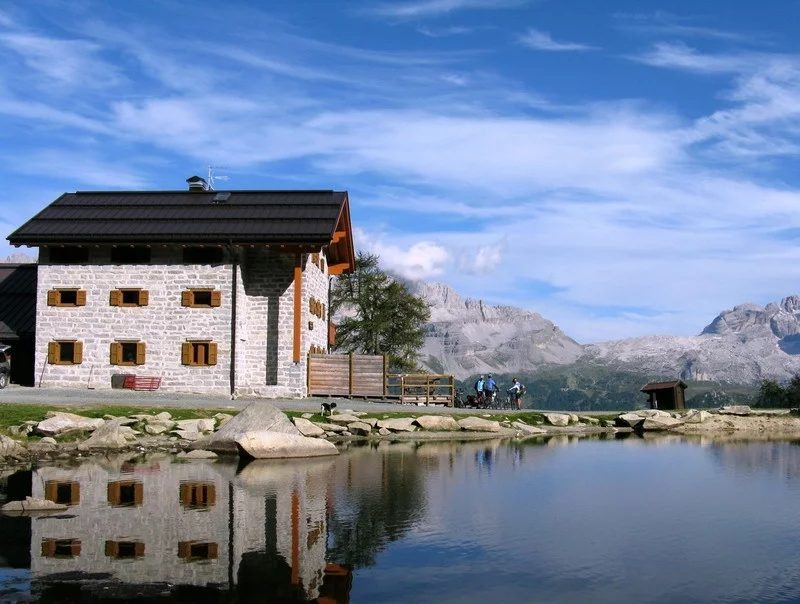 Hike to Rifugio Viviani - Pradalago