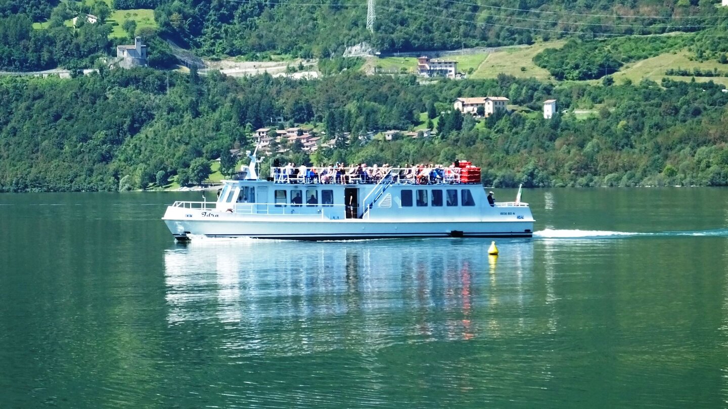 Battello Sul Lago D'Idro