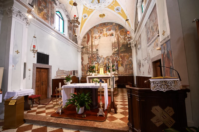 Chiesa San Valentino Javre Interno