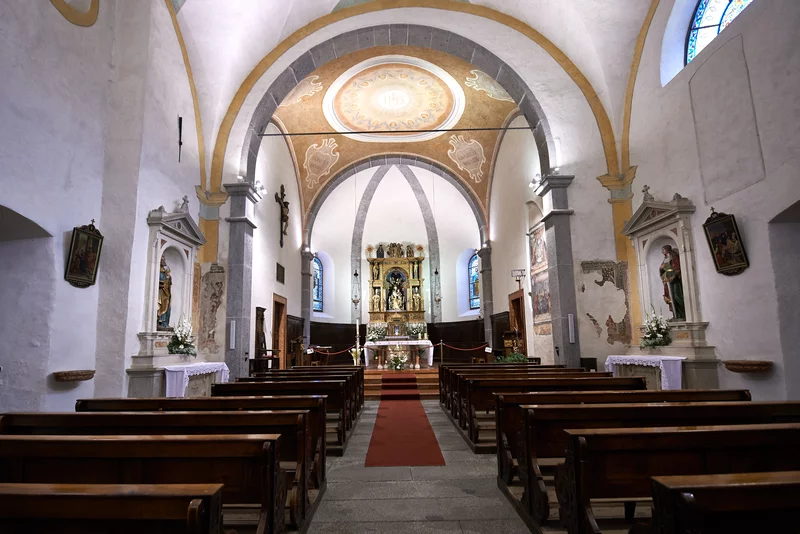 Interno Chiesa Santa Lucia Giustino
