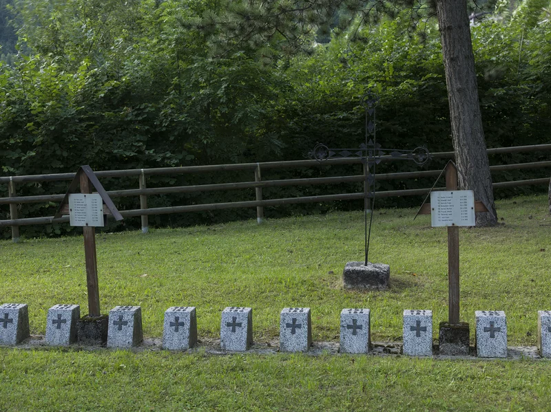 Bondo Cimitero Di Guerra